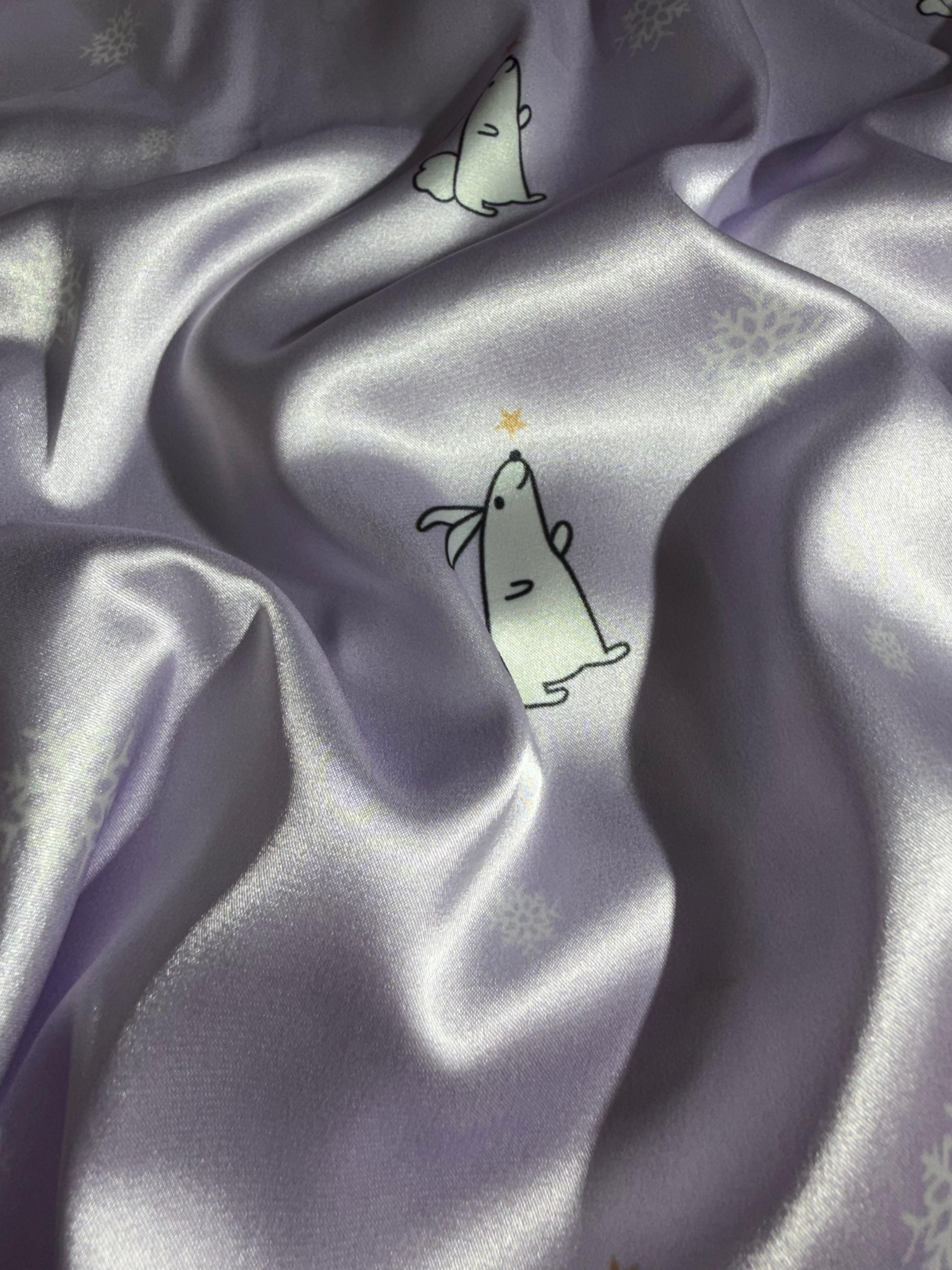 Detalle de tela suave de pijama Winter Bunny con estampado de conejos