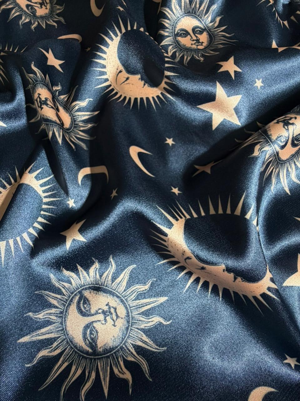 Detalle de tela suave de pijama Eclipse, textura ligera y cómoda para descansar